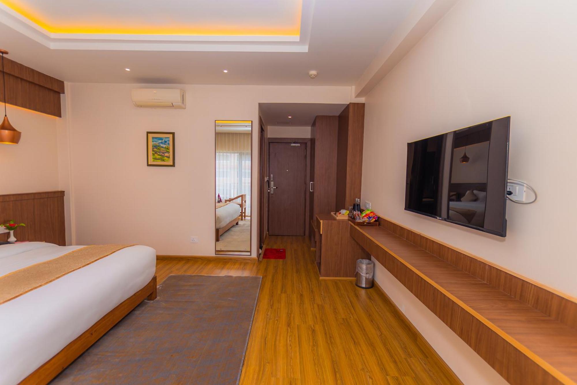 Temple Himalaya Hotel & Spa Pokhara Eksteriør billede