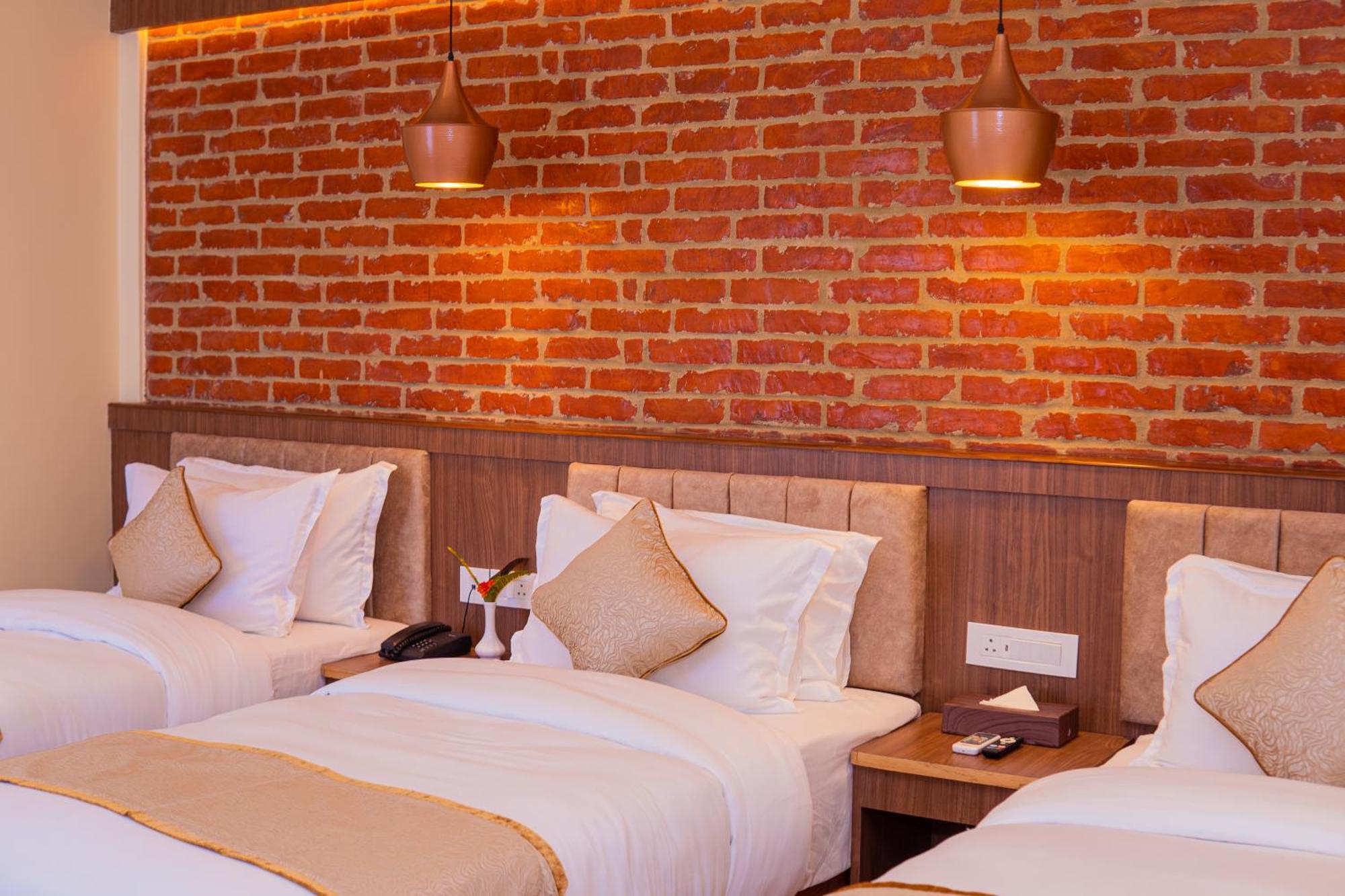 Temple Himalaya Hotel & Spa Pokhara Eksteriør billede